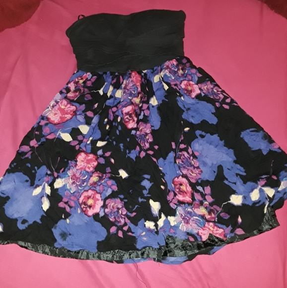 Charlotte Russe Floral strapless dress - Picture 2 of 14